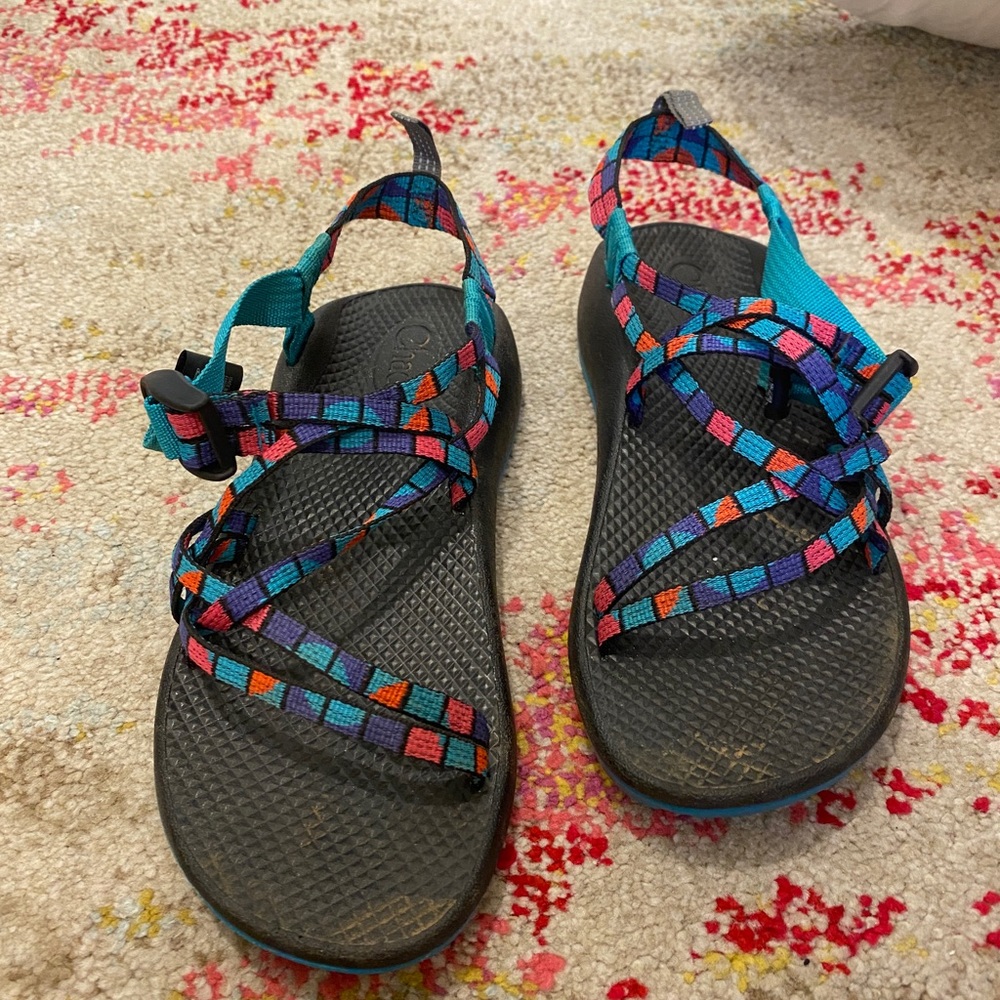 Multi color/ 2 straps chaco’s